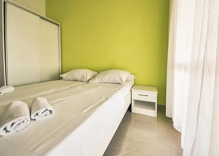 Skroco-3 By Interhome Maslenica